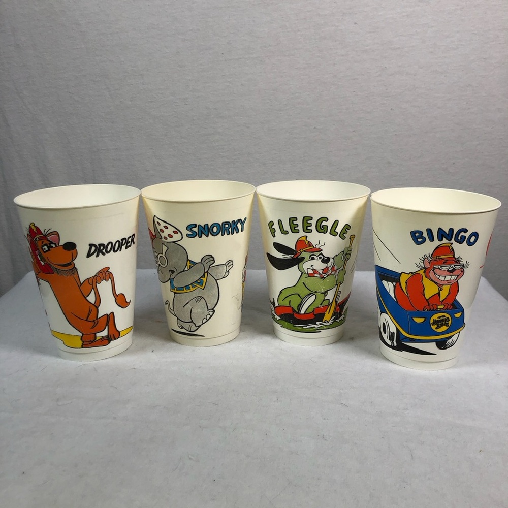 VINTAGE 1976 - 7-ELEVEN THE BANANA SPLITS PLASTIC SLURPEE CUPS